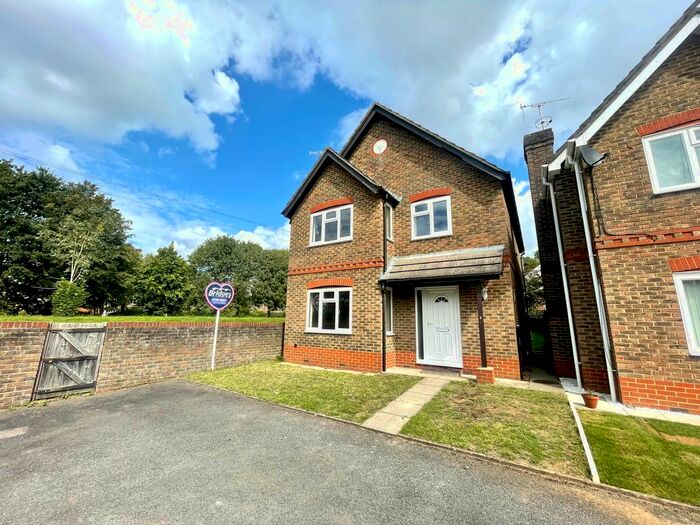 4 Bedroom Detached House To Rent In Oast Lane, Aldershot, GU11