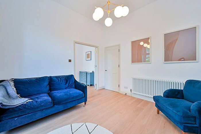 2 Bedroom Flat To Rent In St Leonard's Road, Surbiton, KT6