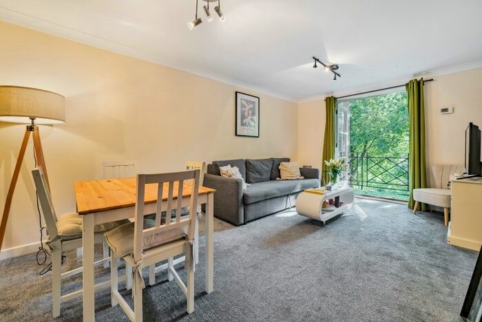 1 Bedroom Flat To Rent In Brompton Park Crescent, London, SW6