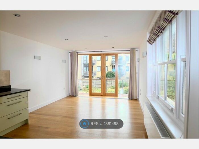 2 Bedroom Flat To Rent In Crewdson Road, London, SW9