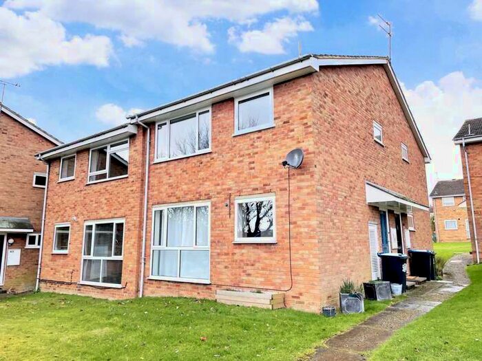 2 Bedroom Apartment To Rent In Chiltern Park Avenue, Berkhamsted, HP4