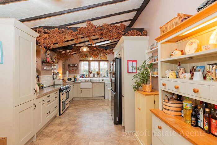 2 Bedroom Cottage For Sale In Beach Road, Caister-On-Sea, NR30