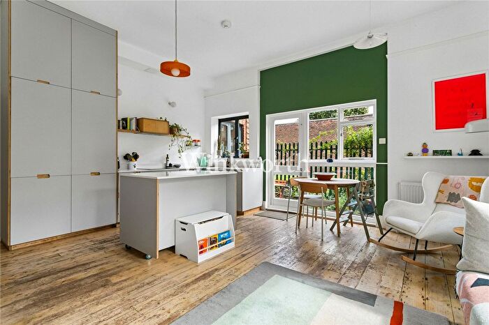 2 Bedroom Flat For Sale In Pemberton Road, London, N4