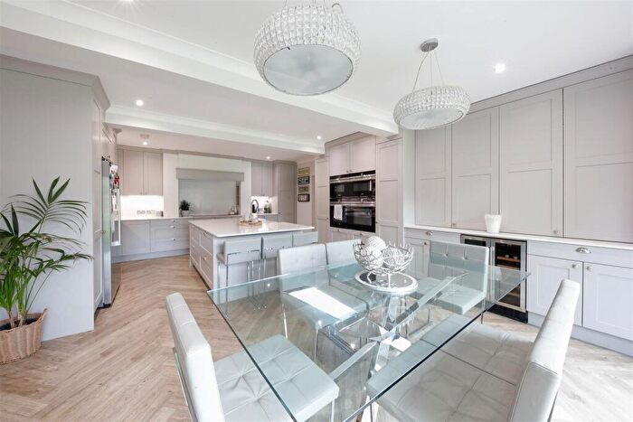 5 Bedroom Detached House To Rent In Gainsborough Place, Chigwell, IG7