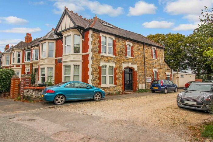 2 Bedroom Apartment To Rent In The Mall, Old Town, Swindon, SN1