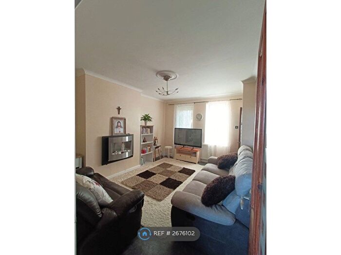 2 Bedroom End Terrace House To Rent In Manor Oaks Road, Sheffield, S2