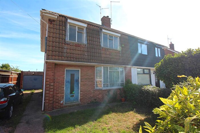 3 Bedroom Semi-Detached House For Sale In Morpeth Road, Peterborough, PE3