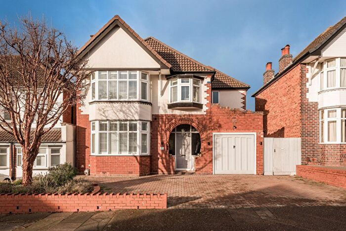 4 Bedroom Detached House For Sale In Sunnybank Road, Boldmere, Sutton Coldfield, B73