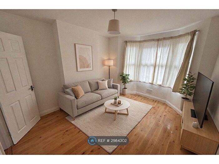 3 Bedroom End Terrace House To Rent In Kensington Road, Reading, RG30