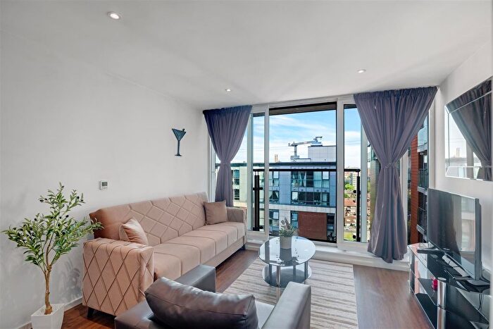 2 Bedroom Flat For Sale In The Oxygen Apartments, Royal Victoria Dock, E16