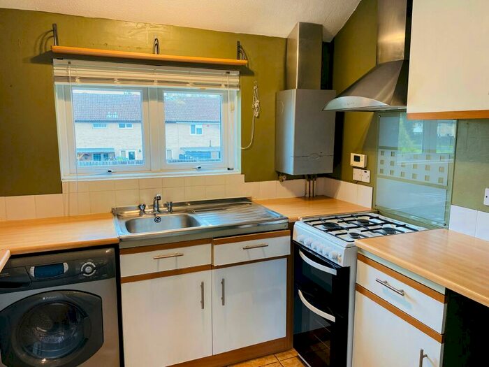 1 Bedroom Garage / Parking To Rent In Bewbush, RH11