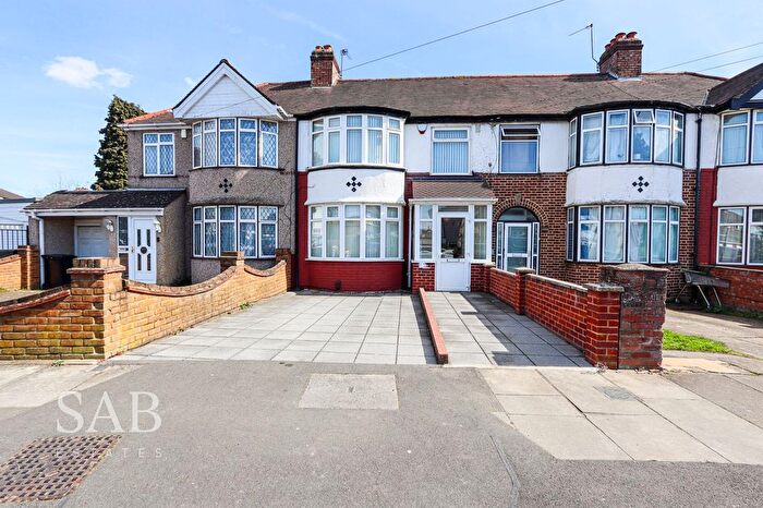 4 Bedroom Terraced House To Rent In Glamis Crescent, Hayes, UB3