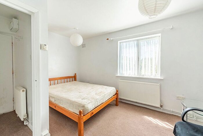 Studio For Sale In Badgers Close, Harrow, HA1