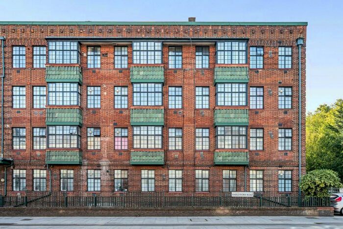 3 Bedroom Flat To Rent In Harleyford Court, Vauxhall, London, SE11