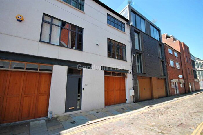2 Bedroom Town House To Rent In Southern Street, Deansgate, M3