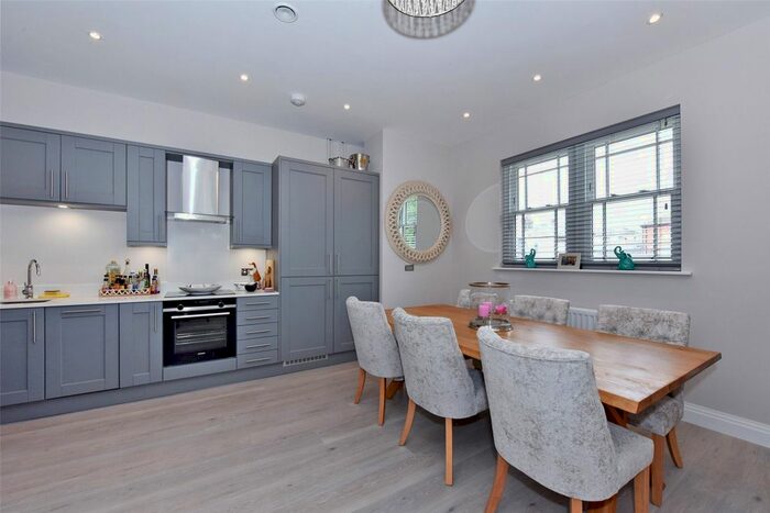 2 Bedroom Flat To Rent In Regal House, Station Road, Marlow, Buckinghamshire, SL7