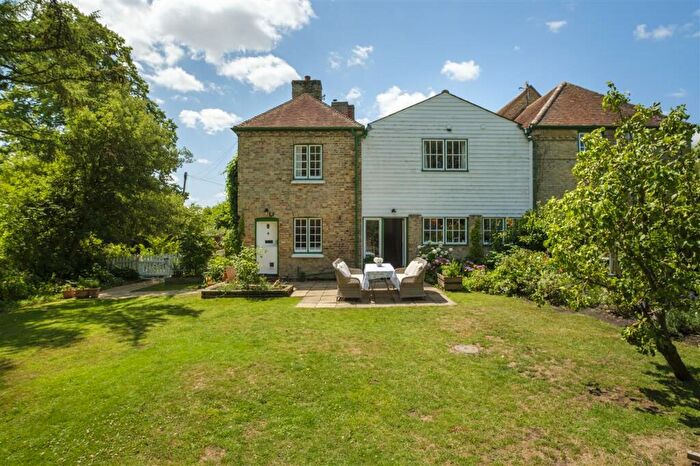 3 Bedroom Semi Detached House For Sale In Oast Cottages, The Street, Woodnesborough, Sandwich, CT13