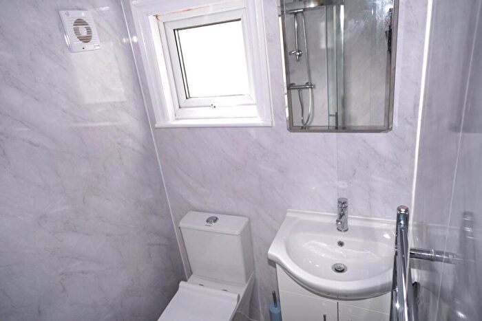 4 Bedroom House To Rent In Colenso Road Ilford, IG2