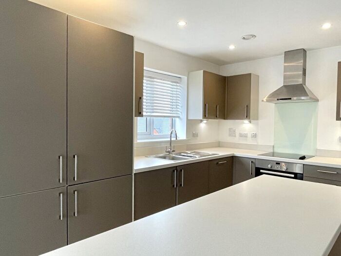 2 Bedroom Apartment To Rent In Holmbush Mews, Faygate, Horsham, RH12