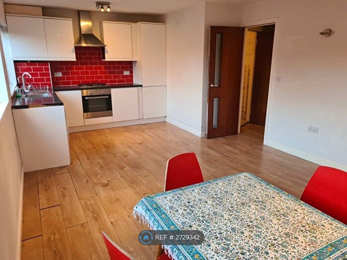 1 Bedroom Flat To Rent In Connuaght Road, Brookwood, GU24