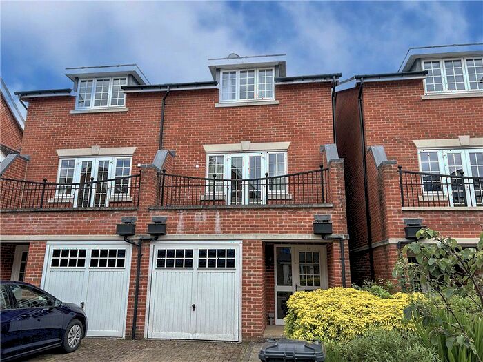 4 Bedroom Semi-Detached House To Rent In Brackendale Close, Englefield Green, Egham, Surrey, TW20
