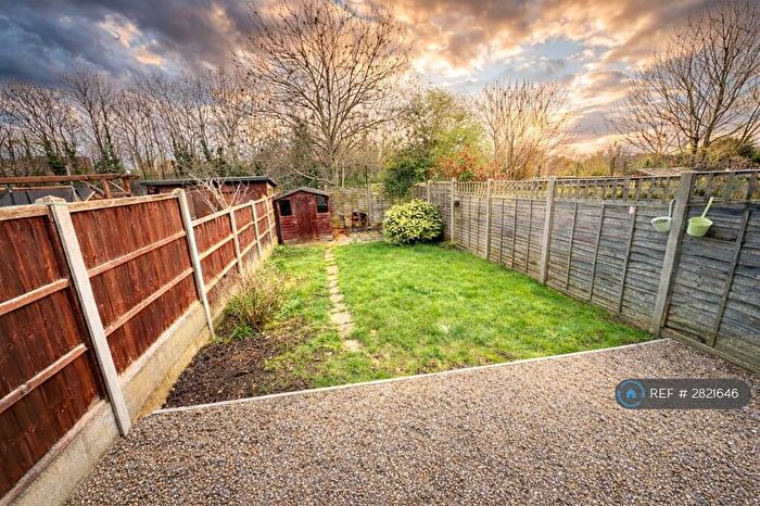 2 Bedroom End Of Terrace House To Rent In Curzon Avenue, Enfield, EN3