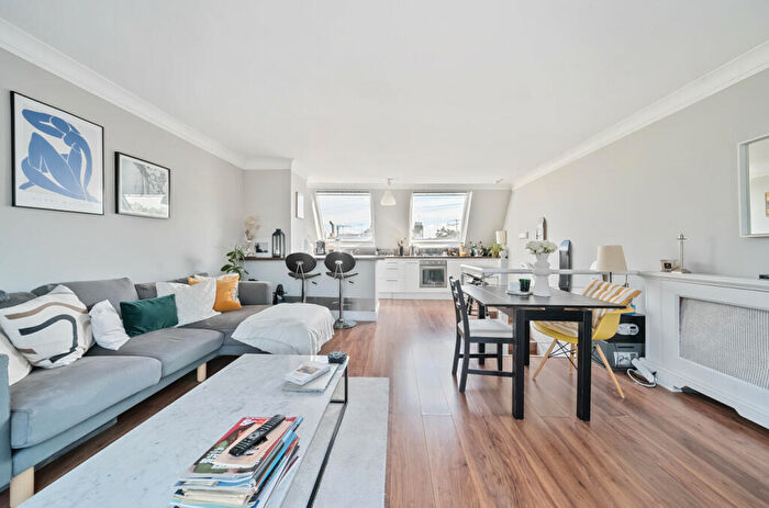 2 Bedroom Flat For Sale In Ifield Road, London, SW10