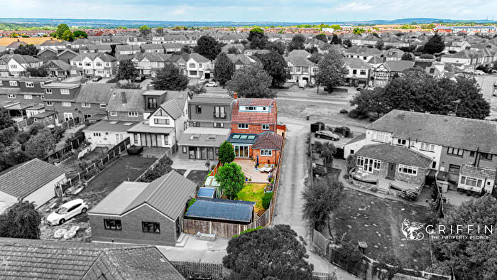 3 Bedroom Semi-Detached House For Sale In Lodge Lane, Grays, RM17