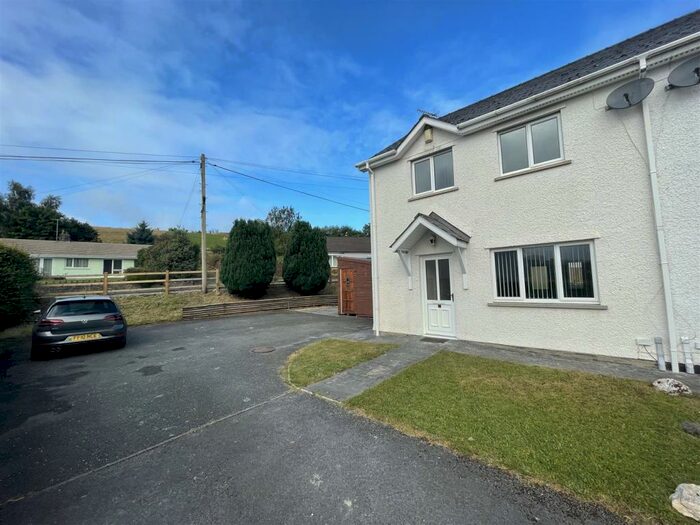 3 Bedroom House For Sale In Cwrt Maesmynach, Cribyn, Lampeter, SA48