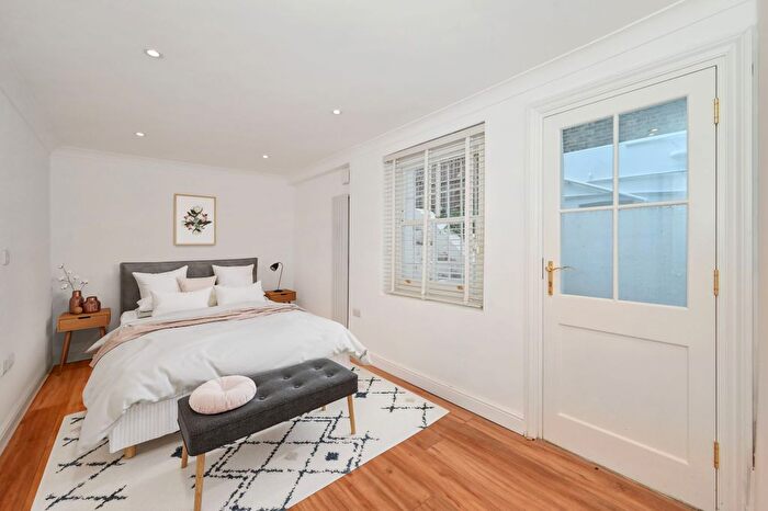2 Bedroom Flat To Rent In Cambridge Gardens, London, W10