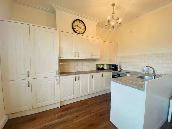 1 Bedroom Apartment To Rent In Crescent Road, East Barnet, EN4