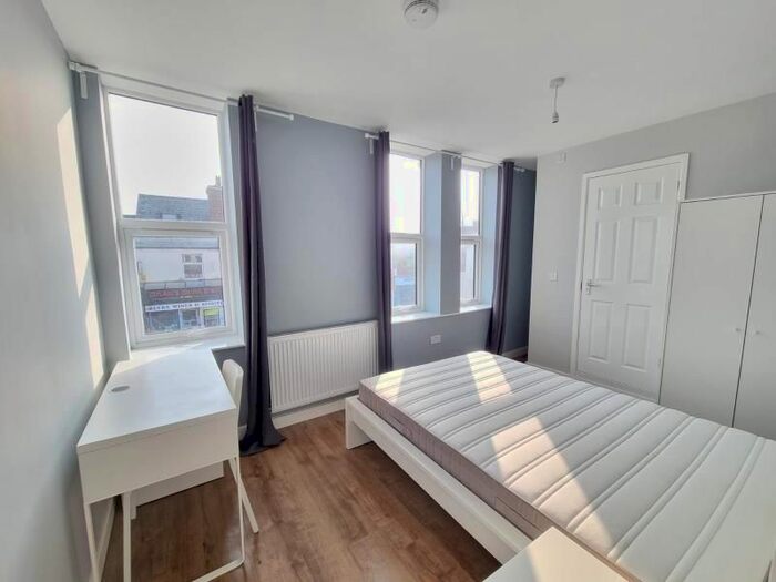 Studio To Rent In Bearwood Parade, Bearwood, Birmingham, B66