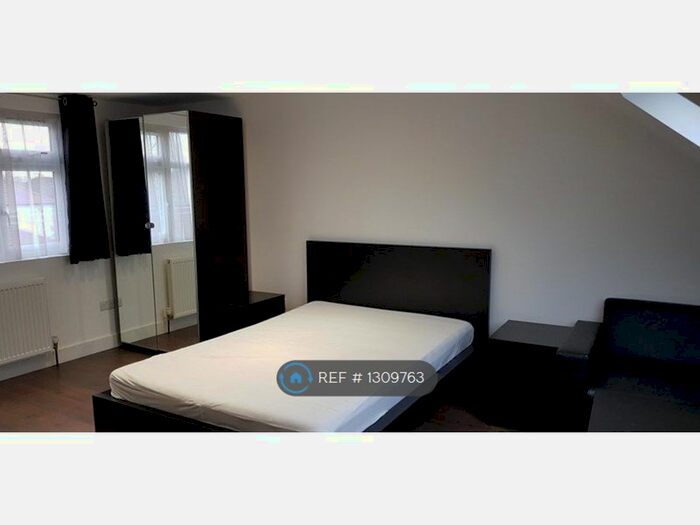 Studio To Rent In Sandymount Avenue, Stanmore HA7