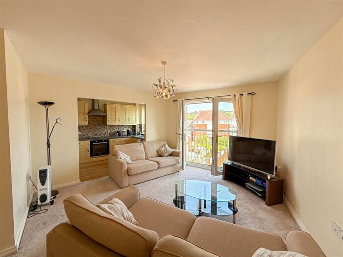 2 Bedroom Flat For Sale In Grebe Close, Dunston, Gateshead, NE11