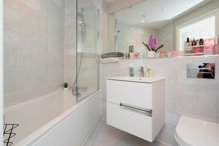2 Bedroom Flat For Sale In Chalk Hill, Watford, Hertfordshire, WD19