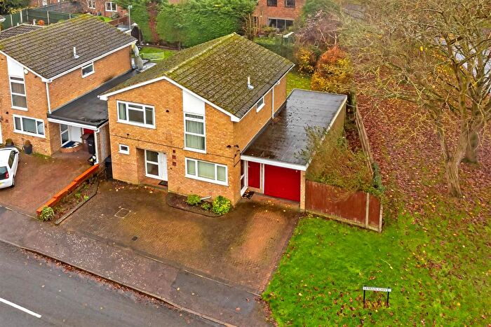 4 Bedroom Detached House For Sale In Samian Gate, St. Albans, AL3