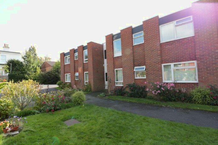 2 Bedroom Flat To Rent In Canford Court, Reading, RG30