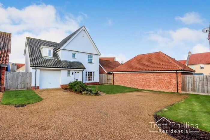 4 Bedroom Detached House For Sale In Bircham Close, NR12