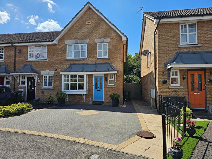 3 Bedroom Semi-Detached House To Rent In Friarscroft Way, Aylesbury, HP20
