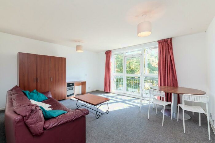 3 Bedroom Flat To Rent In Plender Street, Camden, NW1