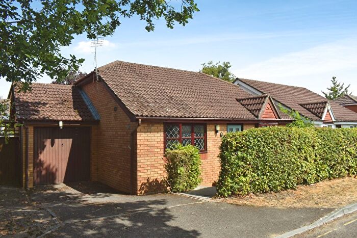 2 Bedroom Bungalow For Sale In Old Shamblehurst Lane, Hedge End, Southampton, SO30