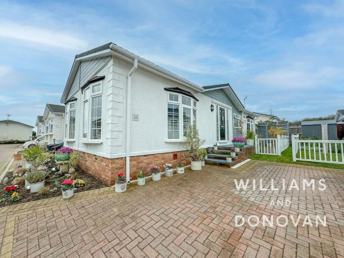 2 Bedroom Mobile Home For Sale In Palm Court, Hayes Country Park, Battlesbridge, SS11