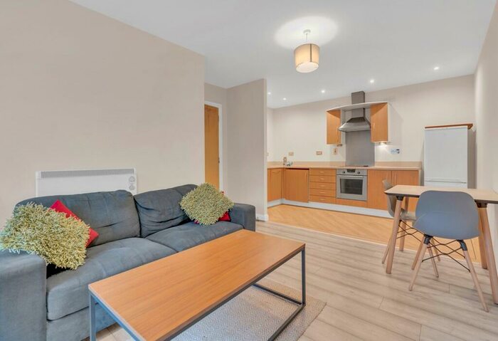 2 Bedroom Flat To Rent In Newhall Court, George Street, Birmingham, B3