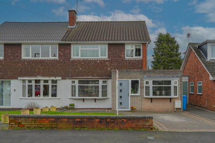4 Bedroom Semi-Detached House For Sale In Fairoaks Drive, Great Wyrley, Walsall, WS6