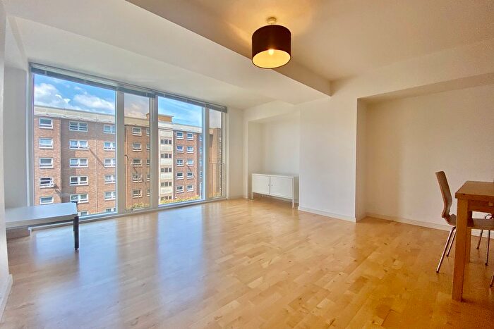 2 Bedroom Flat To Rent In The Avenue, Leeds, LS9