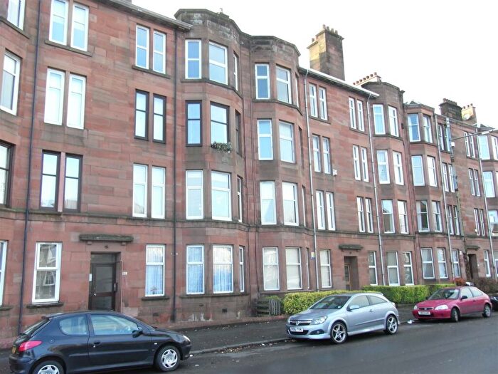 2 Bedroom Apartment To Rent In Kings Park Road, Kings Park, G44