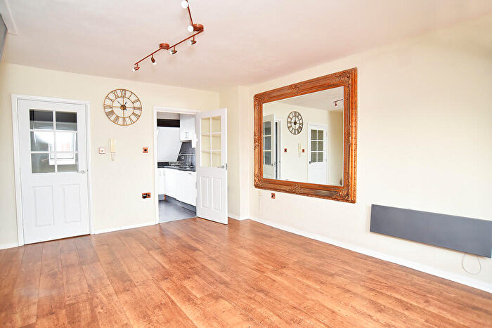 1 Bedroom Flat For Sale In St Luke's Court, Franklin Square, Harrogate, HG1