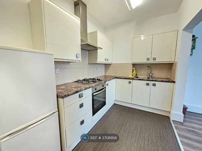 2 Bedroom Flat To Rent In Canbury Park Road, Kingston Upon Thames, KT2
