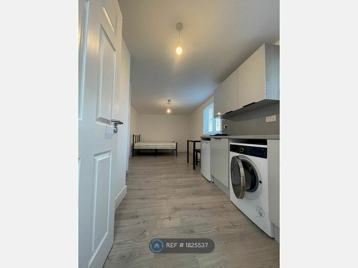 Studio To Rent In Arcadian Gardens, London, N22