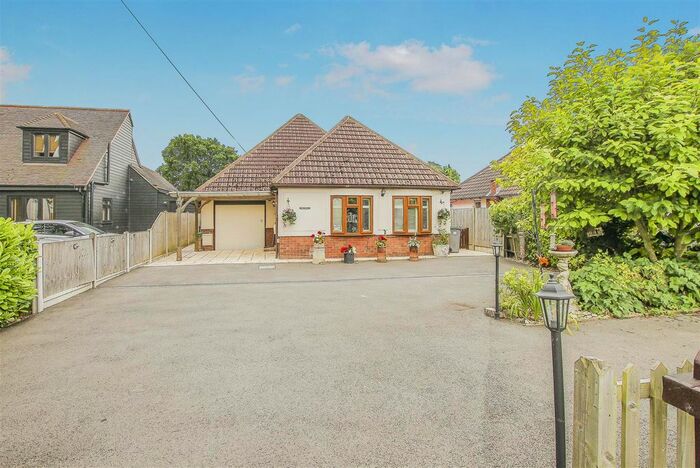 6 Bedroom Detached Bungalow For Sale In Chelmsford Road, Blackmore, Ingatestone, CM4